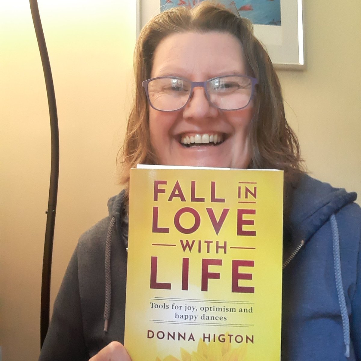 donnaonthebeach's tweet photo. Happy Friday! Hope you’ve had an amazing week. 
I’d like to ask a favour.

“Fall in Love With Life” is FREE today and tomorrow on Amazon. Would you share this post with someone(s) you think might enjoy the book?

https://t.co/fwA6Ym1sbx

<3
#freebook #lovinglife #freeonkindle https://t.co/Q6g6ttO1bN