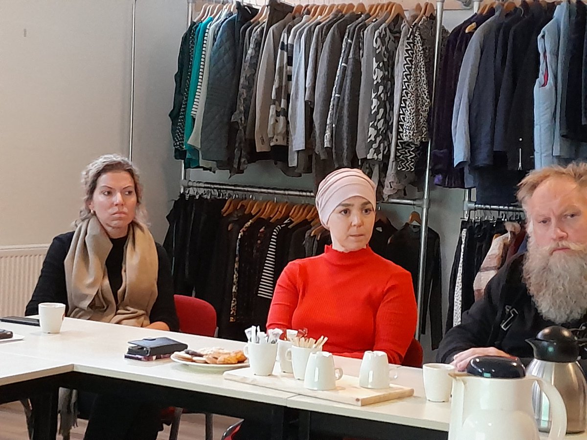Kandidaat Kamerlid Esmah Lahlah van <a href="/pvda/">Partij van de Arbeid</a> <a href="/groenlinks/">GroenLinks</a> is op werkbezoek bij <a href="/Legerdesheils/">Leger des Heils</a> in Veendam en Assen

Een gesprek over intergenerationele armoede, bestaanszekerheid en wonen in de wijk. #mensenzonderhelper