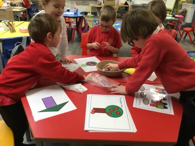 SaintJosephsRC's tweet photo. After listening to the story The Perfect Fit, Primary 1 enjoyed creating their own 2d shape pictures. #mathsthroughstories #stjoescreative https://t.co/HUrq3iZP7Z