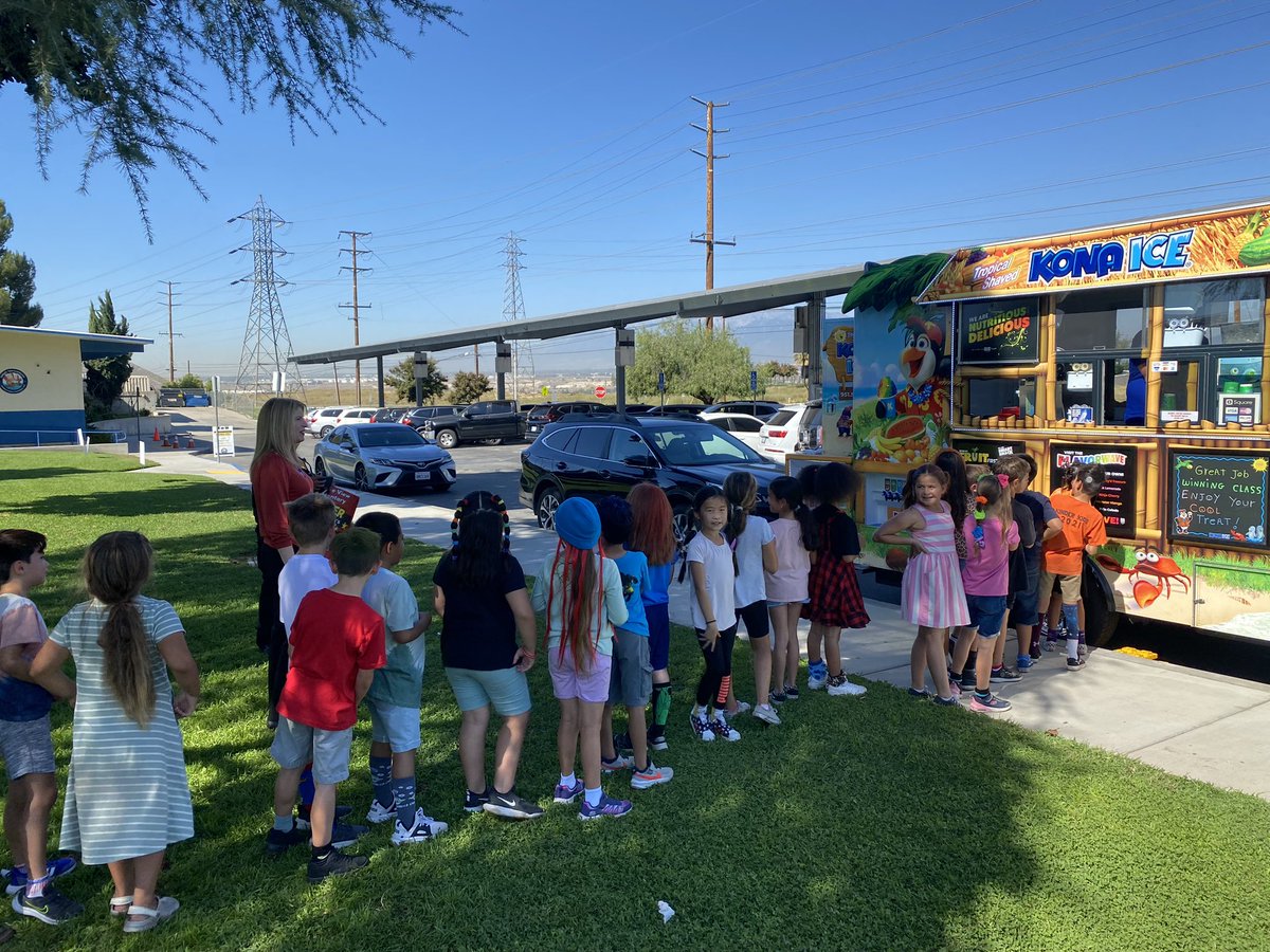 A huge congratulations to Mrs. Dusseau’s 2nd grade class for winning the district attendance competition for 1st Quarter! Kona Ice on a hot day was a great reward! Keep it up everyone. @DrFrankMiranda @CJUSDStudentSvc