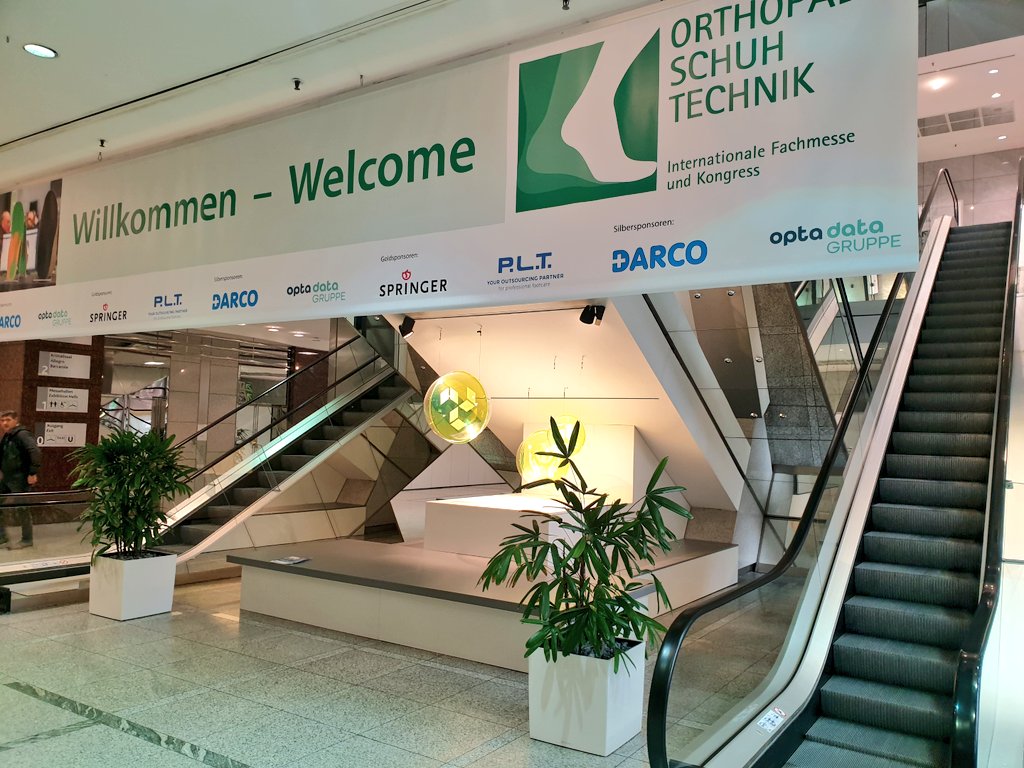 Fascia, cinderella of sports medicine? Has been a pleasure to speak at the OST congress. Great to see the broad and interdisciplinary approach of orthopedic shoe technicians!

#fascia #Shoes #Health 👟👞