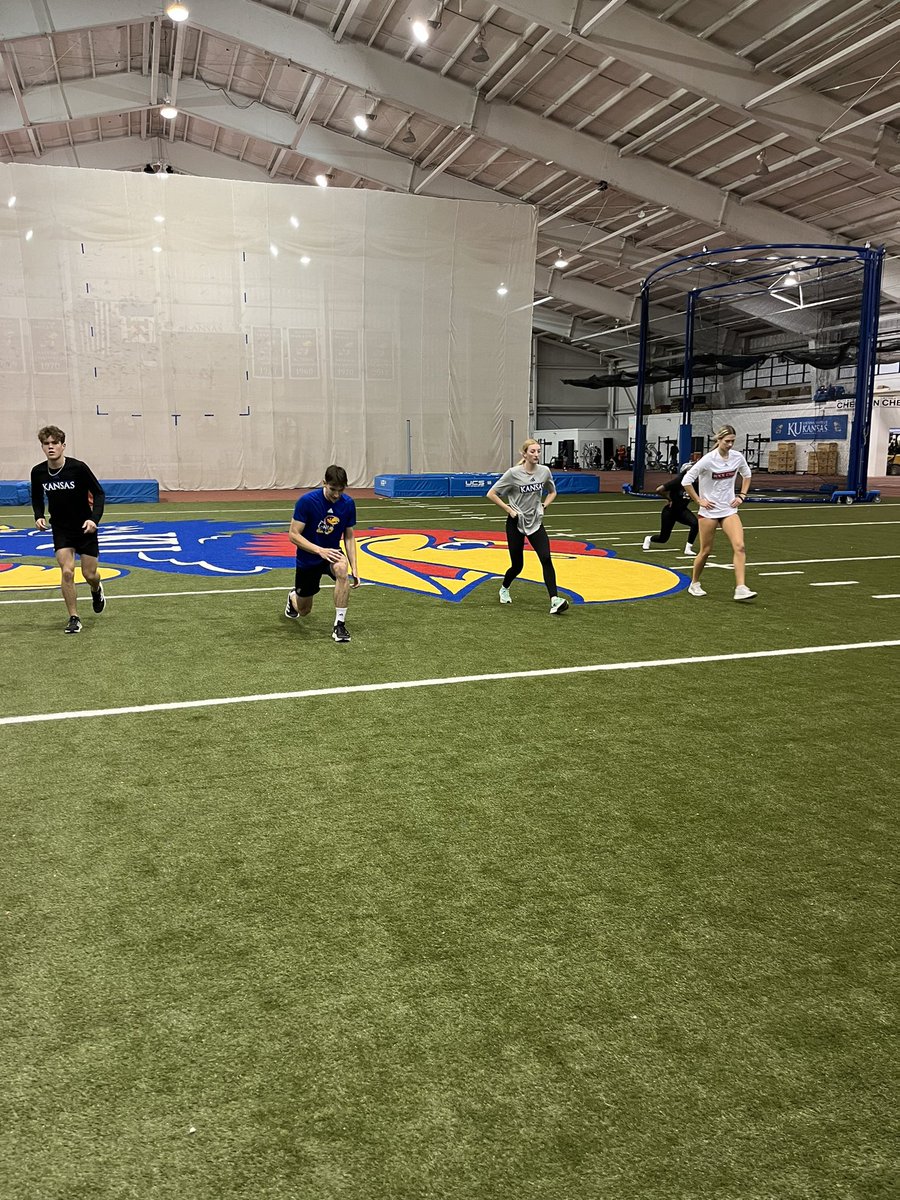 Paul_Thornton's tweet photo. RISE and GRIND βοΈποΈββοΈ@kansastfxc doing circuit training while you were sleeping π in. https://t.co/6pgGFqujC4