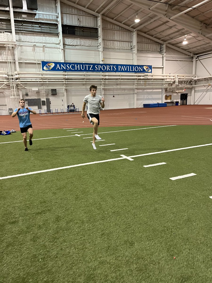 Paul_Thornton's tweet photo. RISE and GRIND βοΈποΈββοΈ@kansastfxc doing circuit training while you were sleeping π in. https://t.co/6pgGFqujC4