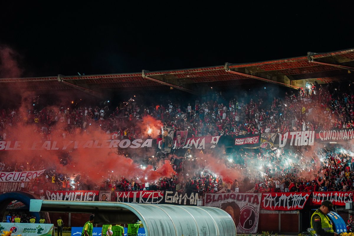 cafe_galavis's tweet photo. ⭐Nuestro doblemente glorioso arranca la fase final con una gran victoria ❤️🖤 Sigue apoyando a nuestro equipo motilón con un buen #CaféGalavis en cada partido ☕⚽

🏆Somos patrocinadores oficiales del @Cucutaoficial https://t.co/vkepwHNATO
