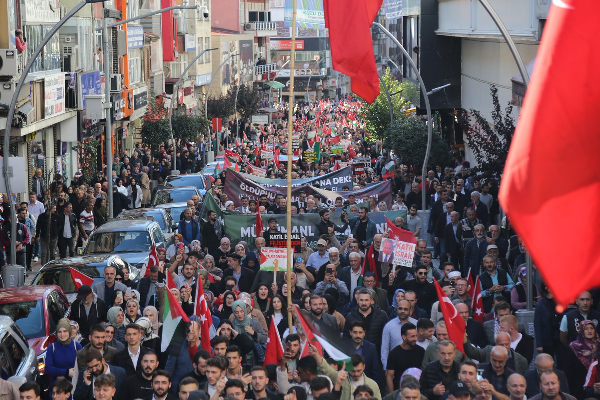 Hzrslr's tweet photo. Rize’de “Büyük #Filistin Buluşması” miting ve yürüyüş programı düzenledi. #FilistininYanındayız https://t.co/00d9L7Th0w
