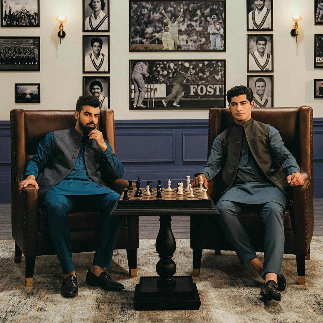 DialoguePak's tweet photo. The dashing duo of Pakistan cricket oozed charm and elegance as they came together for a brand photoshoot in traditional kurta shalwar.
Shadab Khan and Naseem Shah both look dapper, donning rich, deep hues.
#DialoguePakistan #pakistanicricketer #DashingDuo #NaseemShah #shadabkhan #brandphotoshoot #kurtashalwar
