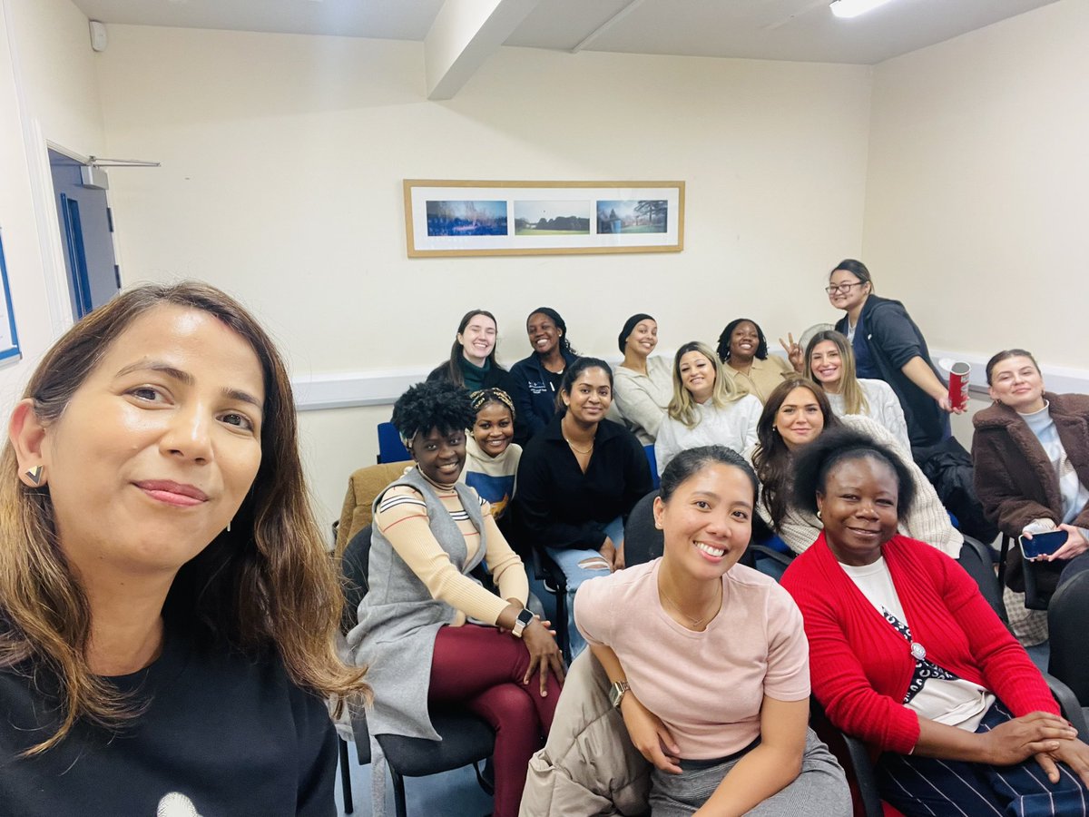 itsghreysnow's tweet photo. Such a sweet bunch of nurse preceptees ❤️ #lovewhatyoudo #nurseeducator #preceptorship #nextgenerationnurses #laststudyday @RBandH_nursing @RBandH https://t.co/kn43fs1lRZ