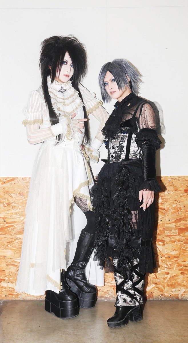 RuizaD1's tweet image. なんと！！！

名古屋で白いManaさんとツーショットを撮っていただいていたのだ🥺✨✨

とっても麗しくて素敵です🤍💙

本当にすごいツアーでした！！
ありがとうございました😆✨✨✨

#JVM
#MoidixMois