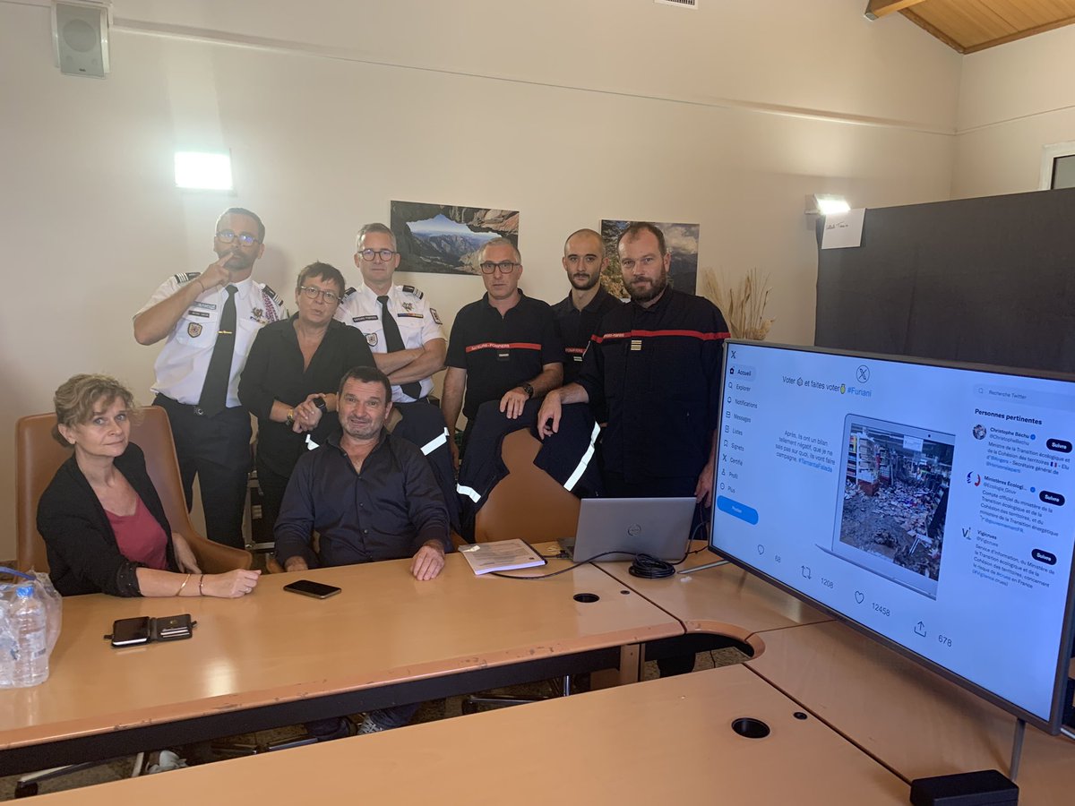 sis_2b's tweet photo. #ExercicePCS visite du PCASIS 2B H. VANNI,  de la PCASIS @sis2a V. ARRIGHI et de notre vice-pdte @mosca_paula. Soutien a l’équipe technique du Cdt Antoine Santoni du groupement Formation pour la qualité du travail proposé. Un savoir faire territorial mutualisé. Cumplimenti https://t.co/PBMPLyhDwq