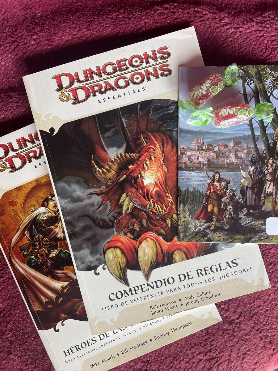 docedados's tweet photo. Completando todas las ediciones de Dungeons &amp; Dragons en castellano, poco a poco.

Magnífico envío de @TesorosdlMarca, como es habitual. 

#rol #rpg #dungeonsanddragons #dnd #fourthedition #playersmanual #dragonesymazmorras https://t.co/FsR5XFXcbi