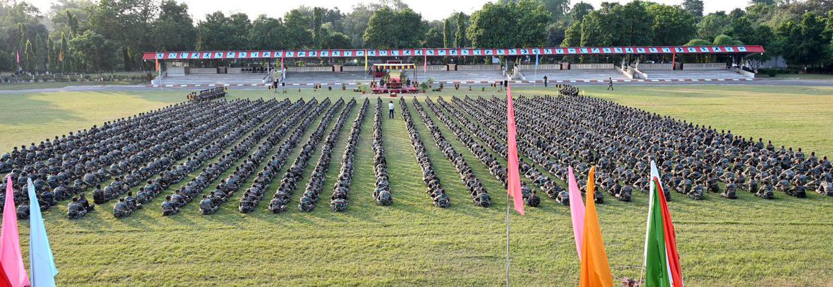 dgafms_mod's tweet photo. On the monumental eve of Replacement of AMC Regimental Colour/ Standards presentation ceremony at AMC Centre & College, #DGAFMS & Senior Colonel Commandant, AMC, Lt Gen Daljit Singh addressed senior officers, training battalion  commanders, MNS Officers and 1500 Nursing Assistant Recruits of AMC Centre and College at AMC Stadium Lucknow.
He expressed his gratitude to those bravehearts of AMC who laid down their lives for the cause of our nation.  
He impressed upon the combatants to adopt the path of selfless commitment to the principles of our Corps motto- *“Sarve Santu Niramaya”…*

@adgpi 
@SpokespersonMoD