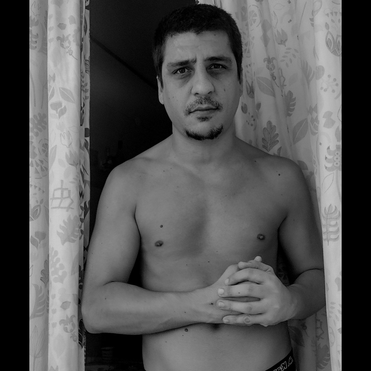 Angel_warrior8's tweet photo. Kiss #napoli #fitboy #fitchallenge #selfie #blackandwhitephotography https://t.co/SzREPmExAx