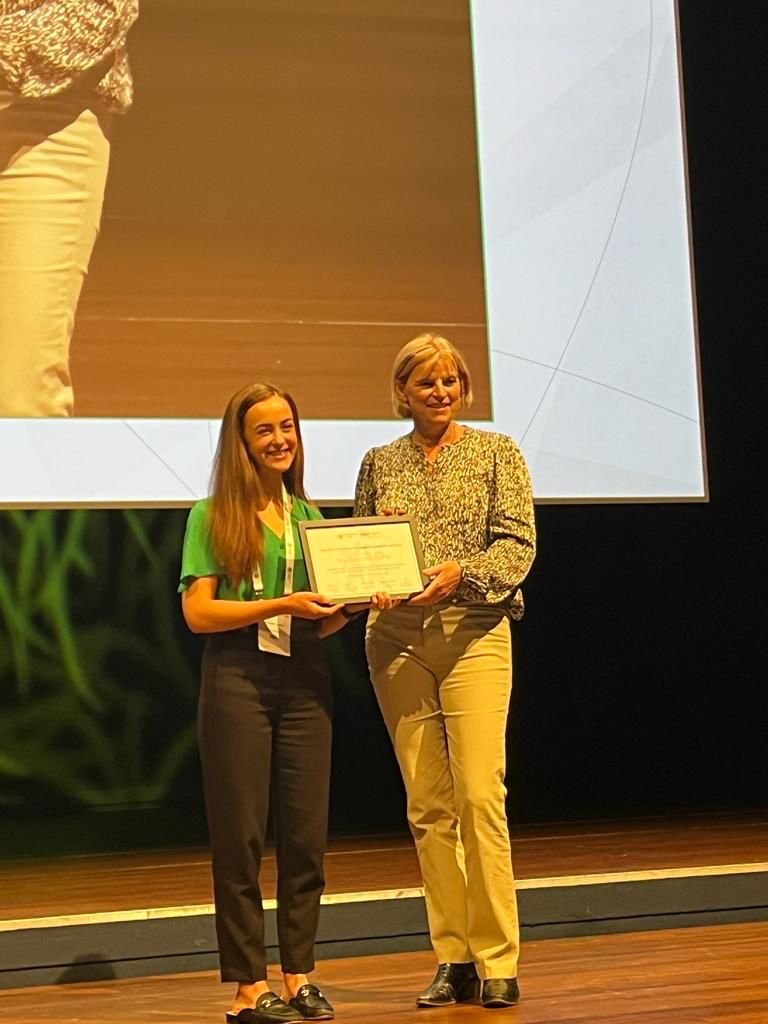 NICHE_ULSTER's tweet photo. Congratulations to @NICHE_PhD researcher Bethany Duffy on winning the π Mighty Nutrients award at the Micronutrient Forum 6th Global Conference #MNF2023 for her #OptiPreg RCT results on the importance of #riboflavin in #anemia & #hypertension in pregnancy π€°ππ https://t.co/ZvDcM2IM9h