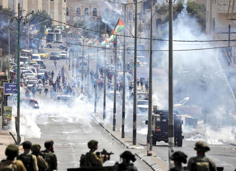 Ante la horrorosa situación que sufre el pueblo palestino, demandamos nuevamente al gobierno de Bolivia lo siguiente:
1. Romper relaciones diplomáticas con el Estado de Israel. 
2. Declarar al Estado de Israel como un Estado terrorista. 
3. Presentar ante la Corte Penal