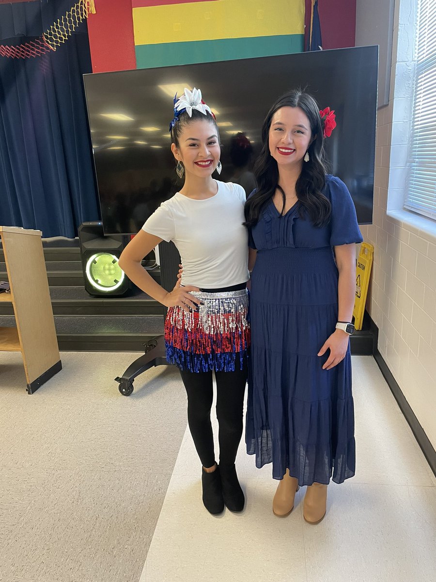 MsYanez8's tweet photo. Wonderful performance yesterday by my first graders 🥰 Ms. Jacobs did a great job organizing it all! https://t.co/wzyLlzdqXe