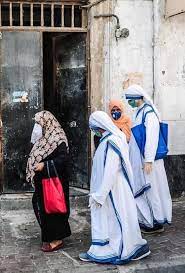 BoxedDude1's tweet photo. @Jenny_1884 You are a foreigner and surly you don't know about Islam, Islam basically tells us to co exist when you Christians or jews do no harm.
in this picture, it gathers hijab with habit, a muslim and a Christian in the capital of algeria where there's the Notre-Dame-d'Afrique church https://t.co/rolKlIJBve