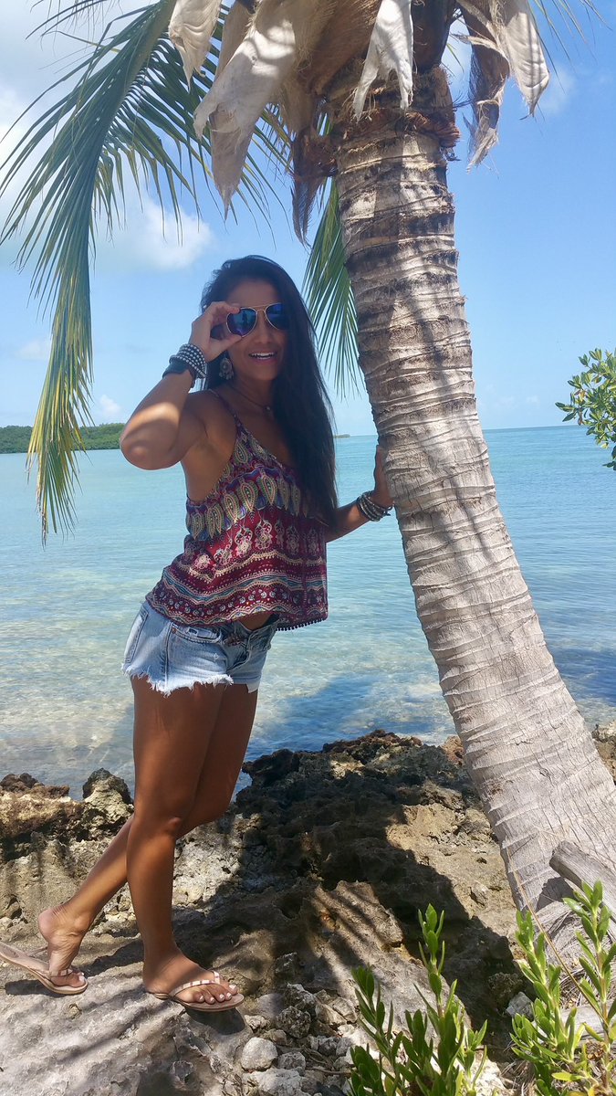 Sara_Salt_'s tweet image. Goooood morning - cold pop is gone but still not Keys warm. This pic always makes me wanna be back in the Keys!
Which Key is your favorite? #flkeys #goodmorning #topicalparadise #SaraSalt #travel