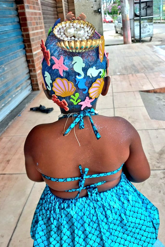 jessika_raissa's tweet photo. Bom dia,dia do desfile do cabelo maluco haha Minha sereia cabelo fundo do mar😍🌊🧜🏽♀️🦀🐟🐙🐠🔱
#Elaamou
#cabelomaluco
#Fundodomar https://t.co/tDvdff4ZKE