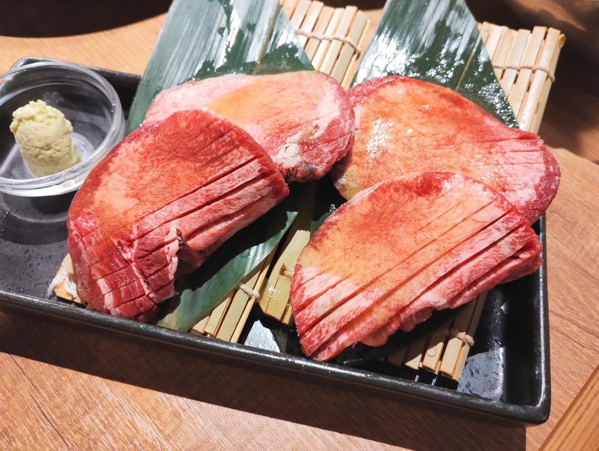 Orphnoch's tweet photo. こんな時間から焼肉カツアゲされてます🥩

#焼肉
#カツアゲ
#今日1番の笑顔
#FIA_F4 https://t.co/XbYDGp4hGj