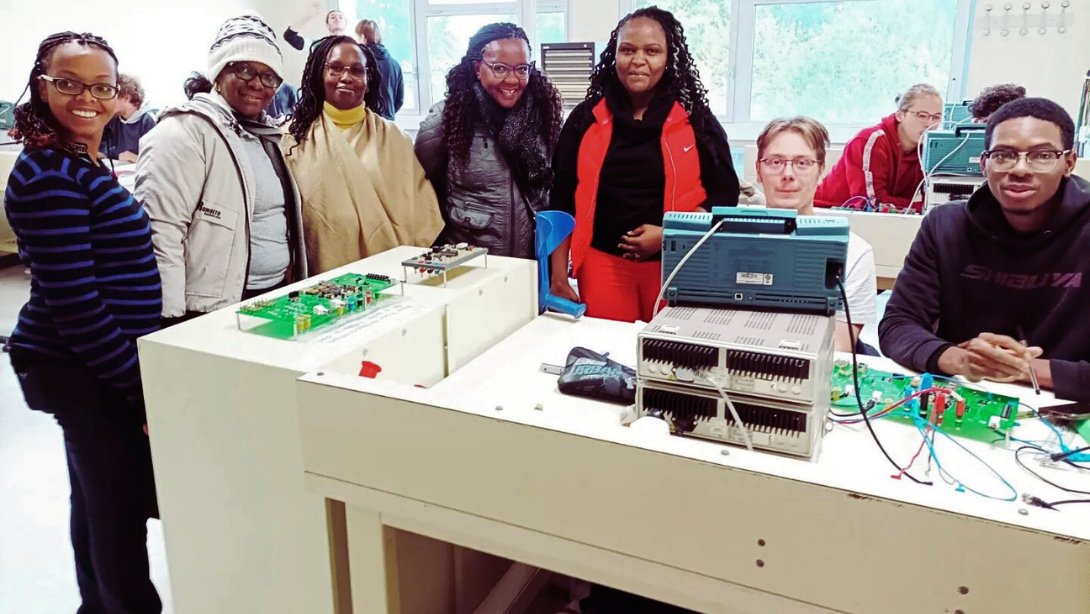 IUTValenciennes's tweet photo. 🌏 L'#IUT opère une coopération #internationale à destination des institutions éducatives étrangères🤝
C’est le cas du projet I-UMEME (@FEI_sevres) > #GEII renforce les compétences dans le secteur de l'#énergie au Kenya en dispensant une formation aux risques électriques. https://t.co/LJyZ9LsIk4