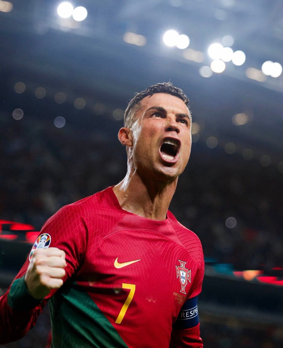 TeamCRonaldo's tweet photo. 0% corruption. 100% hardwork.

Cristiano Ronaldo. https://t.co/LwTwrMgZCS
