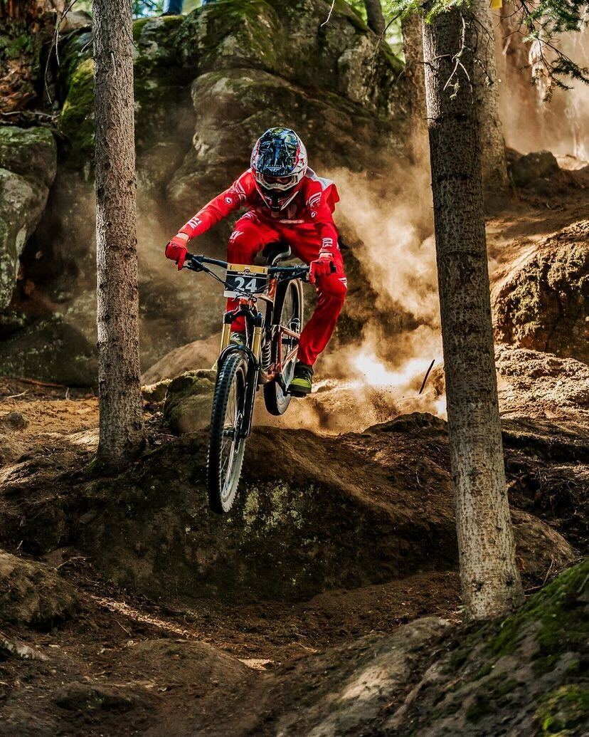 With the sun peaking through the trees, Tyler Krenek rips down the trail out at a local enduro race at @SunriseSkiAz 💨 #FanFriday #RideUnleashed