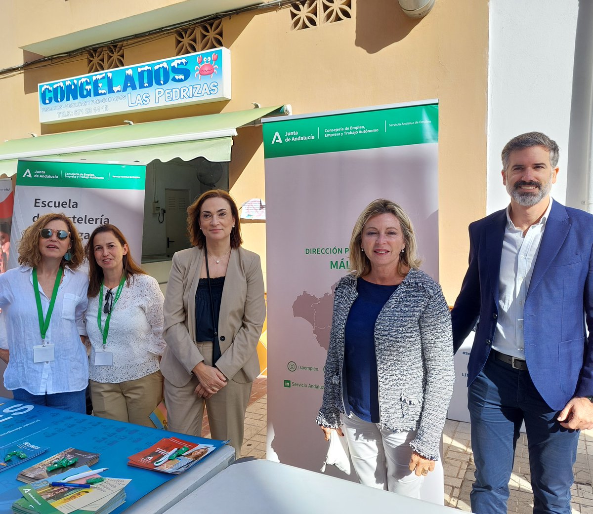 MalagaJuntaEE's tweet photo. Magnífica #jornada en las calles del Barrio de Mangas Verdes, en la IV edición de `Opportunity Morning´, en la que #empresas, #asociaciones y #administración muestran a nuestros #jóvenes todos los recursos a su disposición. #Empleo #Formación #Emprendimiento #OPM23 https://t.co/0oAyIRjM4s