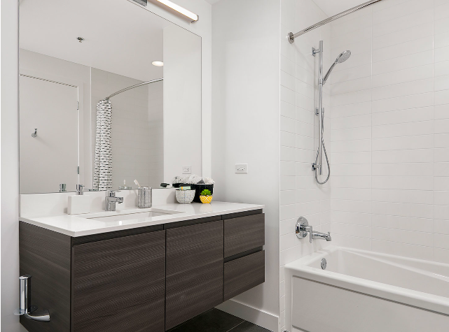 CityLifeChicago's tweet photo. 2  MONTHS FREE on this studio located in #rivernorth steps from East Bank! This luxury apartment features Kohler bathroom appliances, high ceilings, floor-to-ceiling windows, in-unit laundry, and a room divider. Pets are welcome! This is the last studio at this price! https://t.co/YP2k0uCv5h
