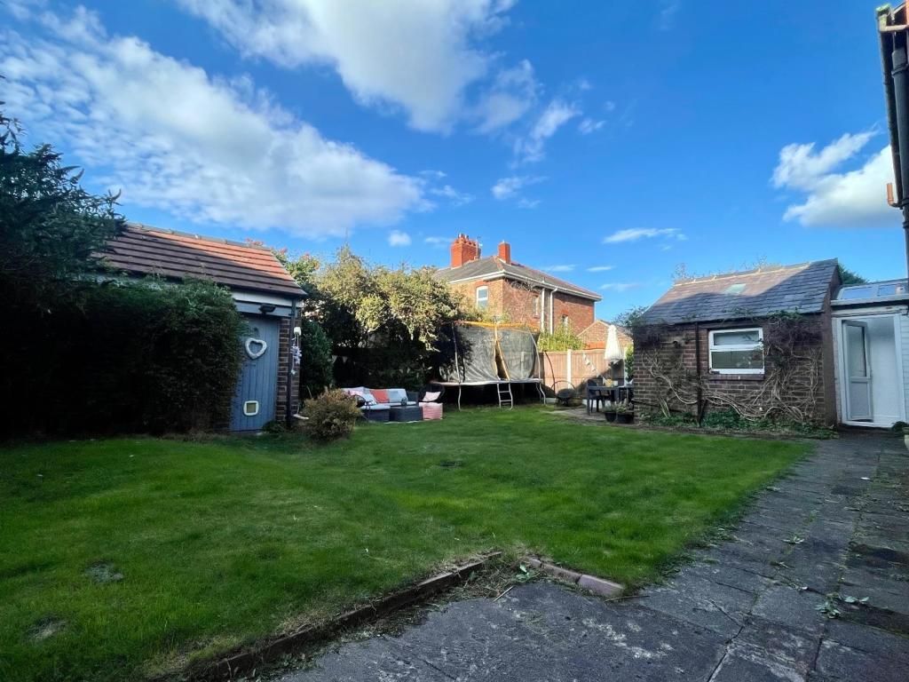 Hunters_BPL's tweet image. ✨ PROPERTY FOR SALE✨ 
Arnold Avenue, Blackpool 
£250,000 
**IMMACULATE 3 BED DOUBLE FRONTED SEMI DETACHED HOUSE ON A GREAT ROAD**
Call Hunters Blackpool on 01253 362640 to arrange a viewing.
#forsale #3bed