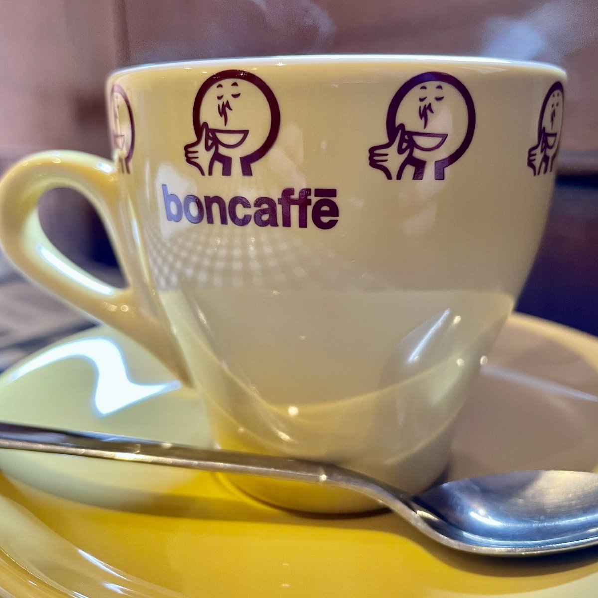 仕事でメンタルやられてるから、笑顔で鼻から血を吹き出してる人にしか見えない怖い…😂