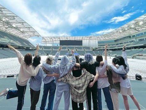 Tofudubuu7's tweet photo. Happy 8th Anniversary, TWICE!! 🤍
My loves, Always!

#트와이스와_원스의_8번째_청춘
#OurYouthWithTWICE
@JYPETWICE https://t.co/p7vS9d0T3x
