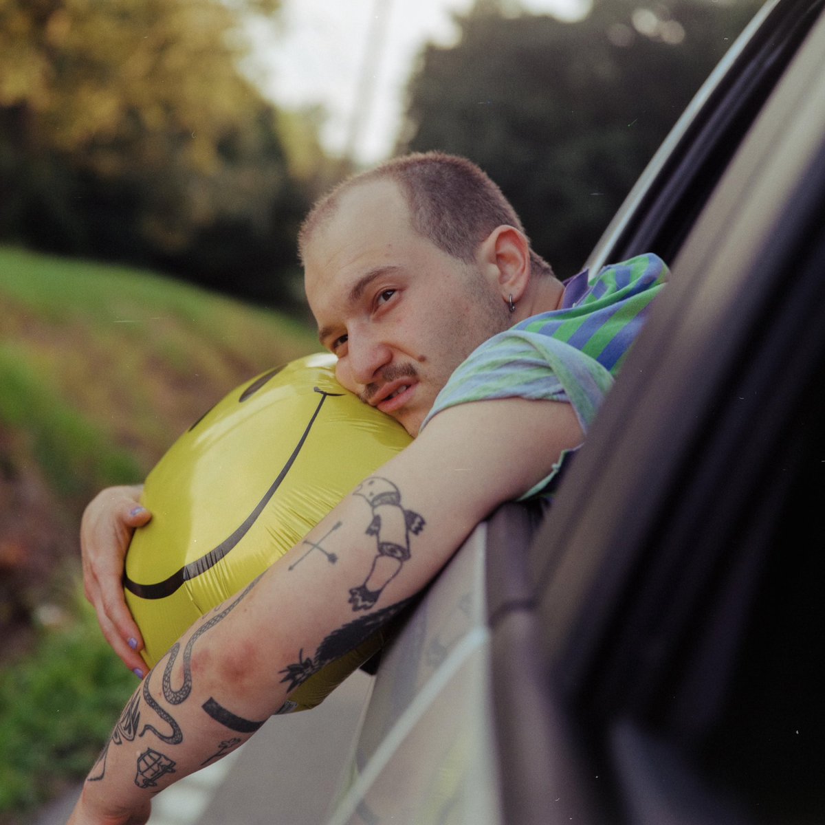 New EP “mostly myself again” out now everywhere :) audiosalad.ffm.to/izzyheltai-mos…