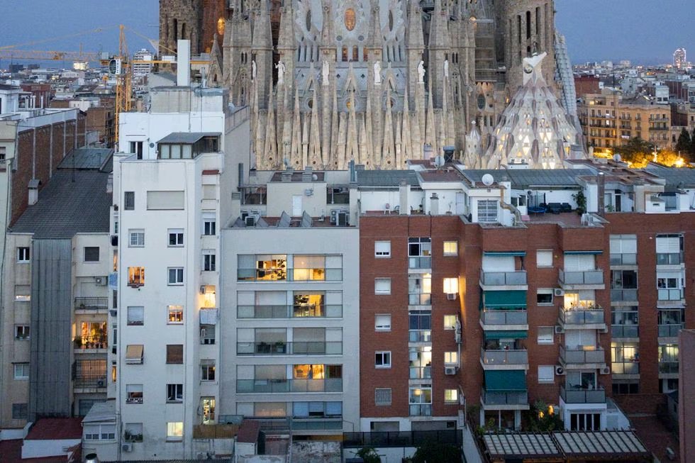 InstMetropoli's tweet photo. 📰.@elpaiscatalunya es fa ressò de l'informe de l'habitatge a la #metròpoli #BCN de l'@OMHBcn q apunta l'increment de la distància entre els preus del lloguer amb els ingressos. Tb recull les dades #EMCV @InstMetropoli q reafirmen l'habitatge com un vector de desigualtat clau https://t.co/PTHc9x3O6x