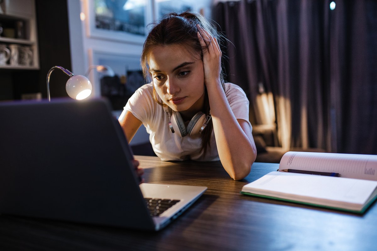 The school year is in full swing, and for teens, that means packed schedules and long nights. Remind your #TeenDriver of the importance of a good night’s sleep 😴 , and the dangers of driving tired.