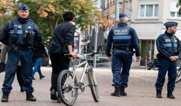 Martine interdit le vélo dlvr.it/SxjZjs