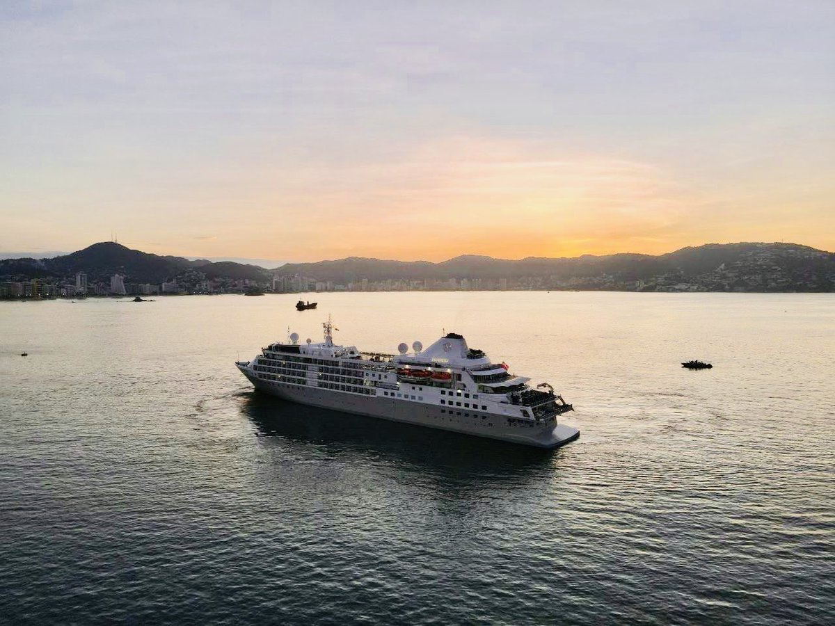 EvelynSalgadoP's tweet photo. Hoy damos la bienvenida en el #HogarDelSol ☀️ al segundo crucero de la temporada, el #SilverWind, 🚢 con 446 personas a bordo y bandera de Bahamas. 🇧🇸 

Les extendemos un cálido recibimiento y les deseamos una estancia inolvidable; disfruten de nuestra rica cultura, gastronomía y las bellezas naturales que este paraíso tiene para ofrecer. 💖🏖️

#GuerreroBrilla