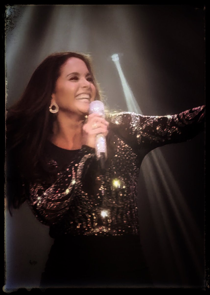 carloshofmann's tweet photo. @LuceroMexico #HastaQueSeNosHizo #Lucero @MijaresOficial #Dallas @ToyotaMusicFac 

Gran Concierto
Gracias !! https://t.co/zriDJJeVup