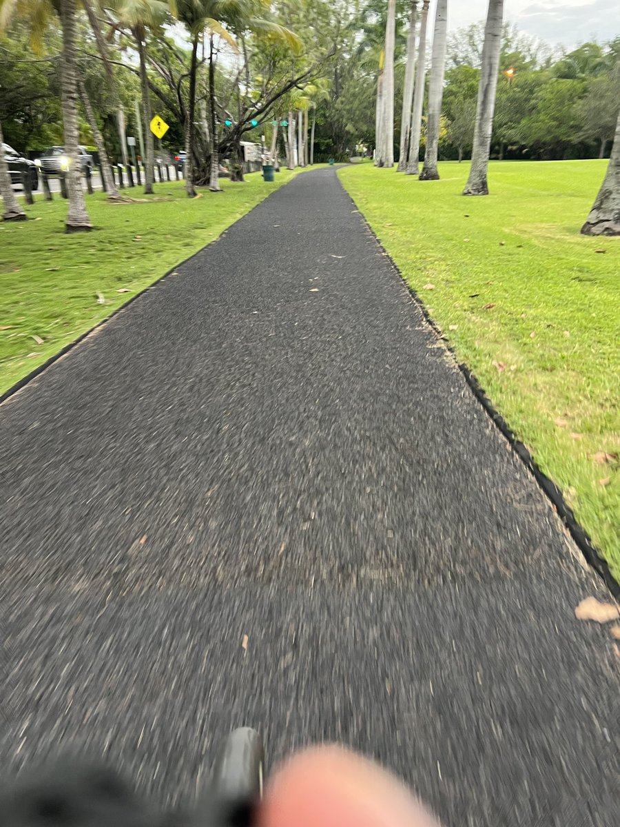 PlannerGaby's tweet image. I made it!
I got lost at S Miami Ave &amp;amp; Rickenbacker (horrible intersection) and at Underline and 7th (ended up using the sidewalk). First time trying to figure out your commute ride is always the hardest. 

#bikeMIA #driveless #gobybike