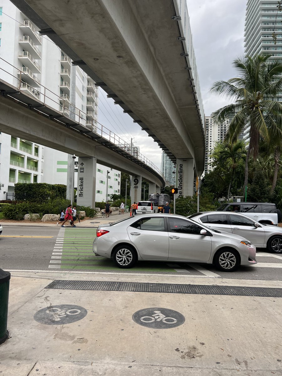 PlannerGaby's tweet image. I made it!
I got lost at S Miami Ave &amp;amp; Rickenbacker (horrible intersection) and at Underline and 7th (ended up using the sidewalk). First time trying to figure out your commute ride is always the hardest. 

#bikeMIA #driveless #gobybike