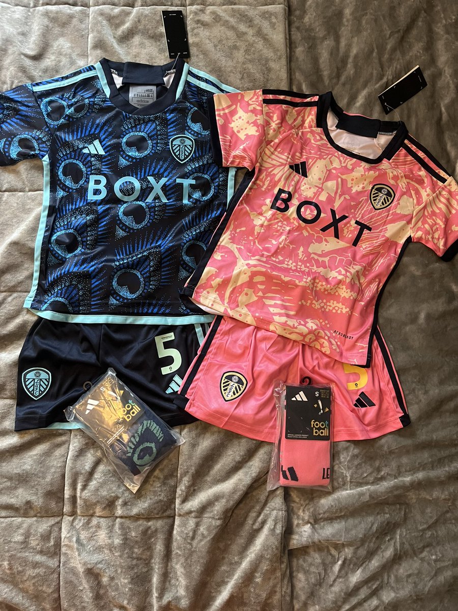 DStoakes's tweet photo. Going to have 1 happy boy 💙💛 https://t.co/2rT1nDyBwB