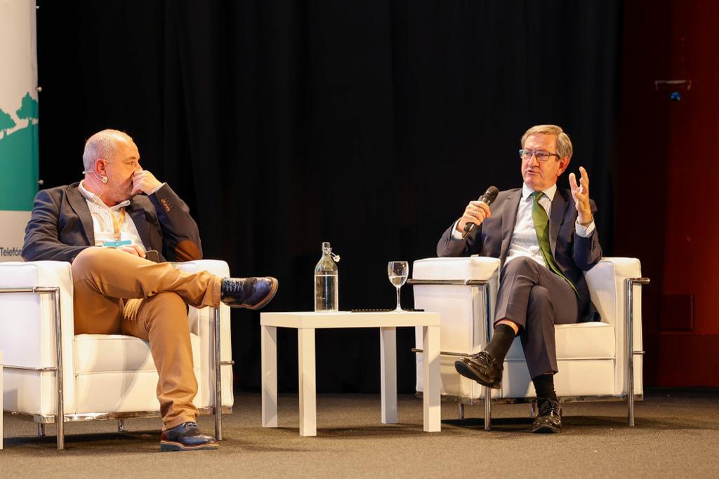 RedRECI's tweet photo. ✅ Adrian Muelas Gil - Asesor de transportes del @mitmagob 

✅ @lubellocchio - Directora de @trendsmartcity  

✅ Lina Gaviria - @DGTes 

✅ @matagc  – Director de tecnología de @ecoembes (Patrocinador GOLD)

✅ Efigenio Golvano - @iberdrola (Patrocinador GOLD) https://t.co/LeOdCQ9ijQ
