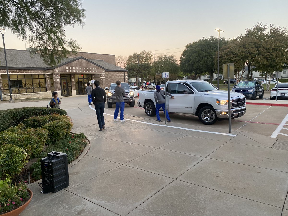 Coach_Mc's tweet photo. @BballPlanoWest got out this morning to greet @barksdalebronco @aryanraju old stomping ground! Come out &amp; support him &amp; the team this season #323Wolves https://t.co/TKGDBIjTV5