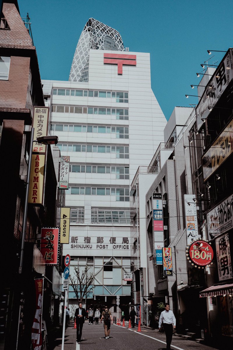 post_p99's tweet photo. 新宿散歩
#shinjuku #tokyo
#散歩 #街 
#写真が好き 
#フジフィルム #Fujifilm 
#ファインダー越しの私の世界
#写真好きな人と繋がりたい
#写真撮ってる人と繋がりたい
#東京カメラ部 https://t.co/oJ4IjZpnEg