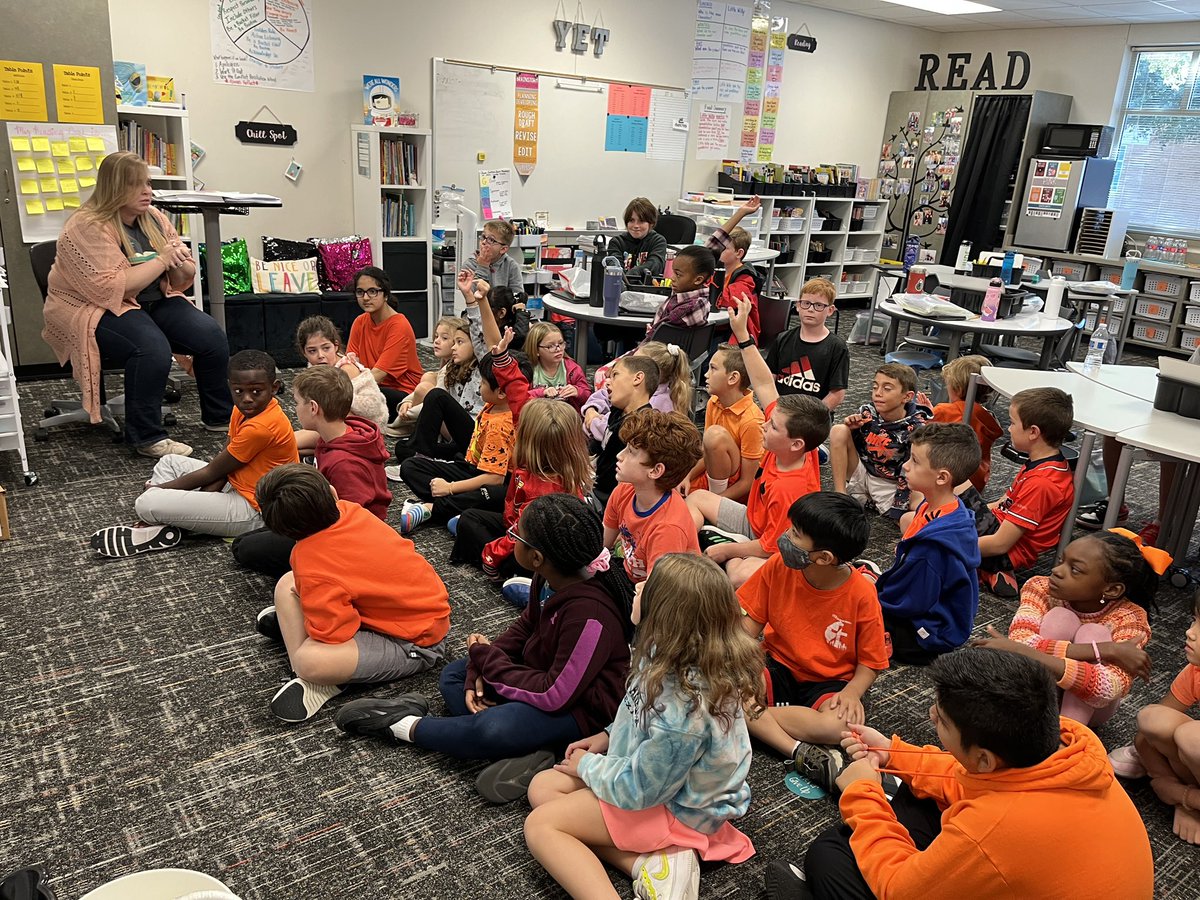 MrsSanchezTeach's tweet photo. Thank you @pressNseale for coming this week to teach our class about  Cyber Safety!  Such a great lesson! 🧡
#pinkplacetobe https://t.co/e1KbHtZx6Y