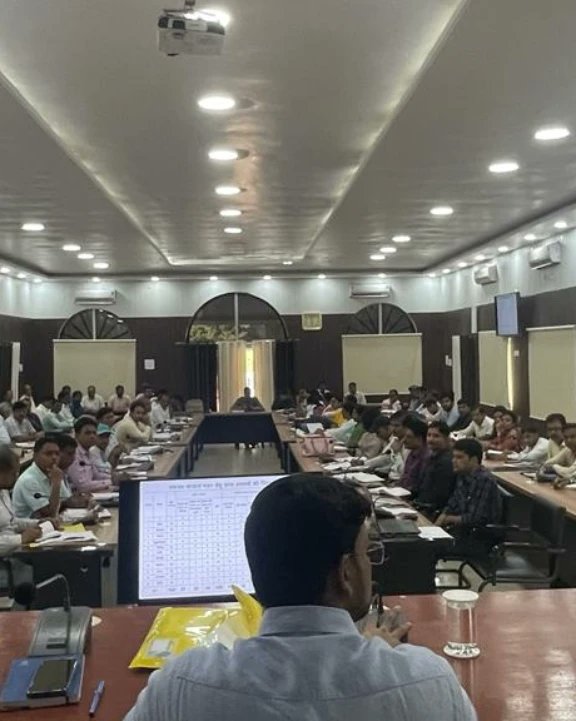 DmBanka's tweet photo. जिला पदाधिकारी, बांका की अध्यक्षता में समाहरणालय सभागार में समन्वय समिति की समीक्षात्मक बैठक आहूत की गई l #IPRD_Bihar #Bihar #banka #gadbihar https://t.co/Ryb3YhlcdR