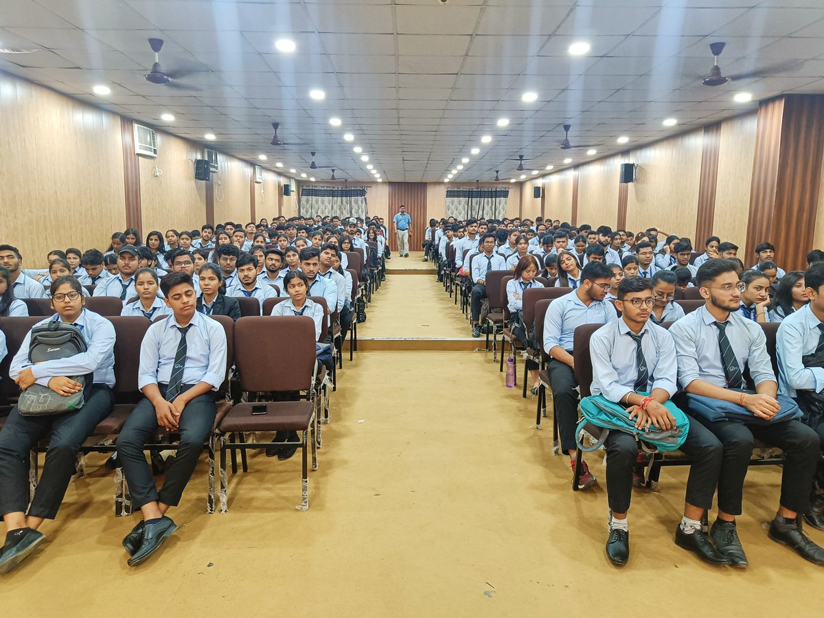 GNIOTCollege's tweet photo. the #BBA #epartment at #GNIOT Institute of #ProfessionalStudies has paved the way for success through the #TATASTRIVE #GoogleScholarship Program. This endeavor equips aspiring individuals with the essential knowledge and skills required in high-growth sectors. https://t.co/nKHndLvqxt