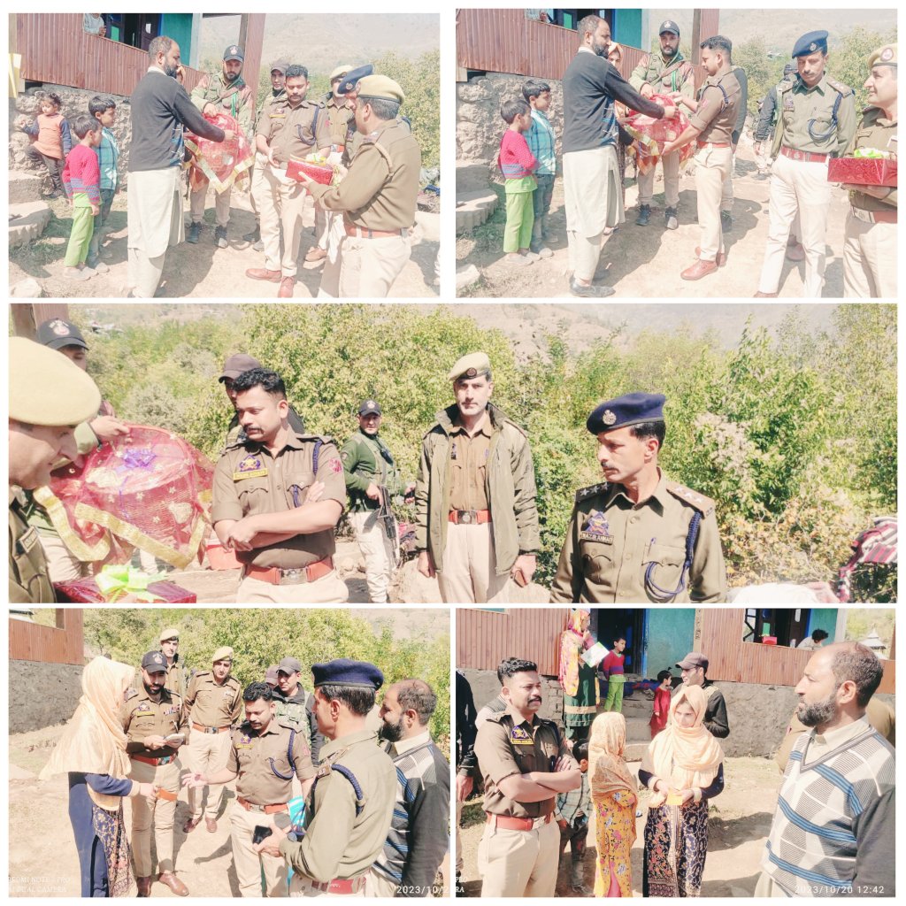 In order to express solidarity and to enquire about the well-being of the families of Police Martyrs, #SSPGanderbal Shri Nikhil Borkar-IPS visited #Families of Police Martyrs & listened to their grievances patiently. He assured them that their genuine issues will be taken up at…