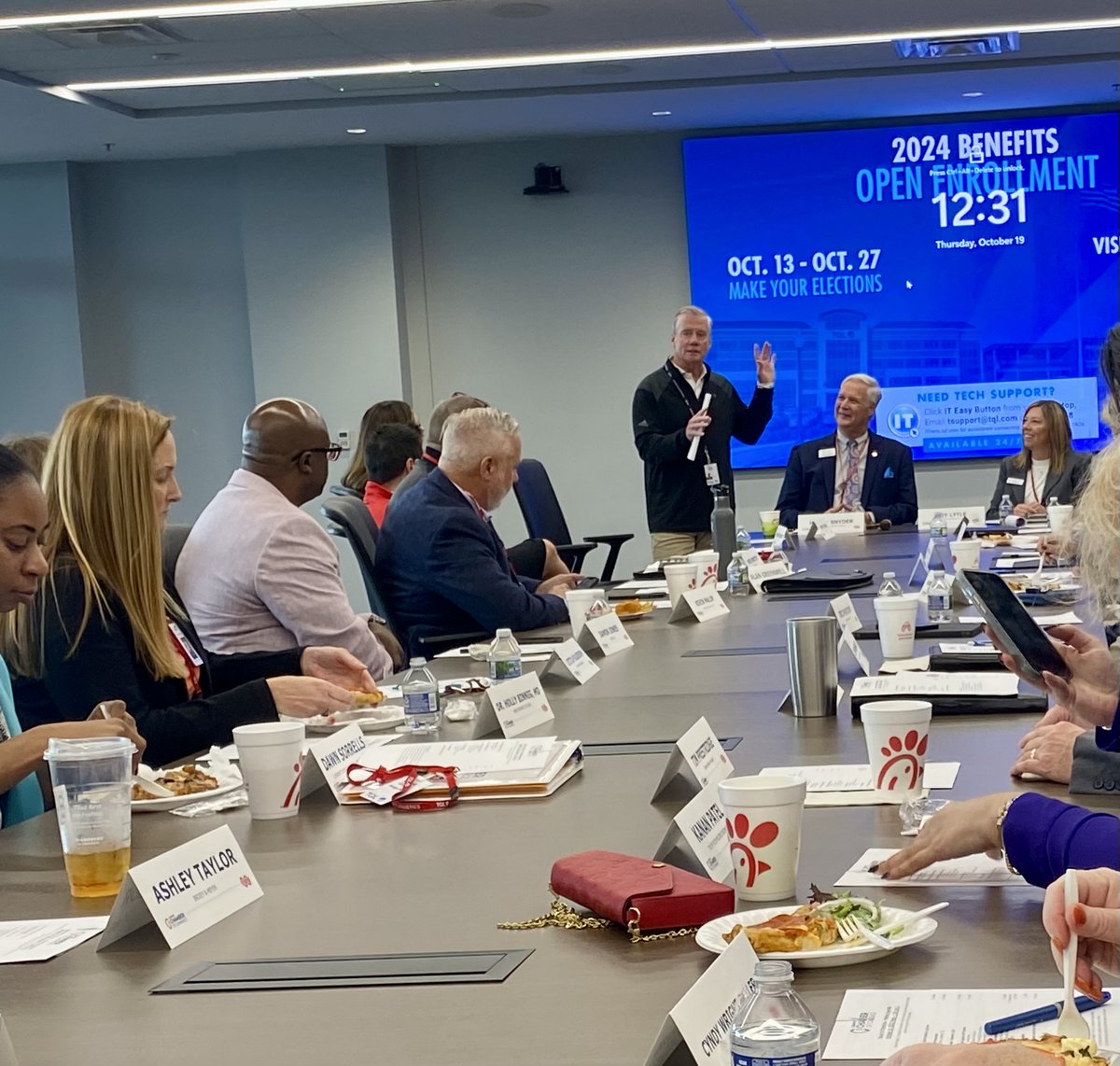 ClermontChamber's tweet photo. The #ClermontChamber Board met on the move yesterday at @TQLogistics. Discovered insights on this year's United Way Campaign from TQL President, Kerry Byrne, and @UnitedWayGC Chief Strategy Officer, Mike Baker. Thanks to #TQL for hosting our meeting! #ProudlyClermont #LiveUnited https://t.co/YwnE20uCdU