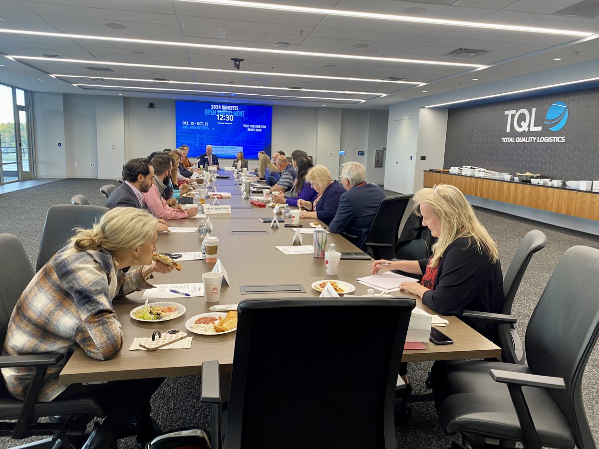 ClermontChamber's tweet photo. The #ClermontChamber Board met on the move yesterday at @TQLogistics. Discovered insights on this year's United Way Campaign from TQL President, Kerry Byrne, and @UnitedWayGC Chief Strategy Officer, Mike Baker. Thanks to #TQL for hosting our meeting! #ProudlyClermont #LiveUnited https://t.co/YwnE20uCdU