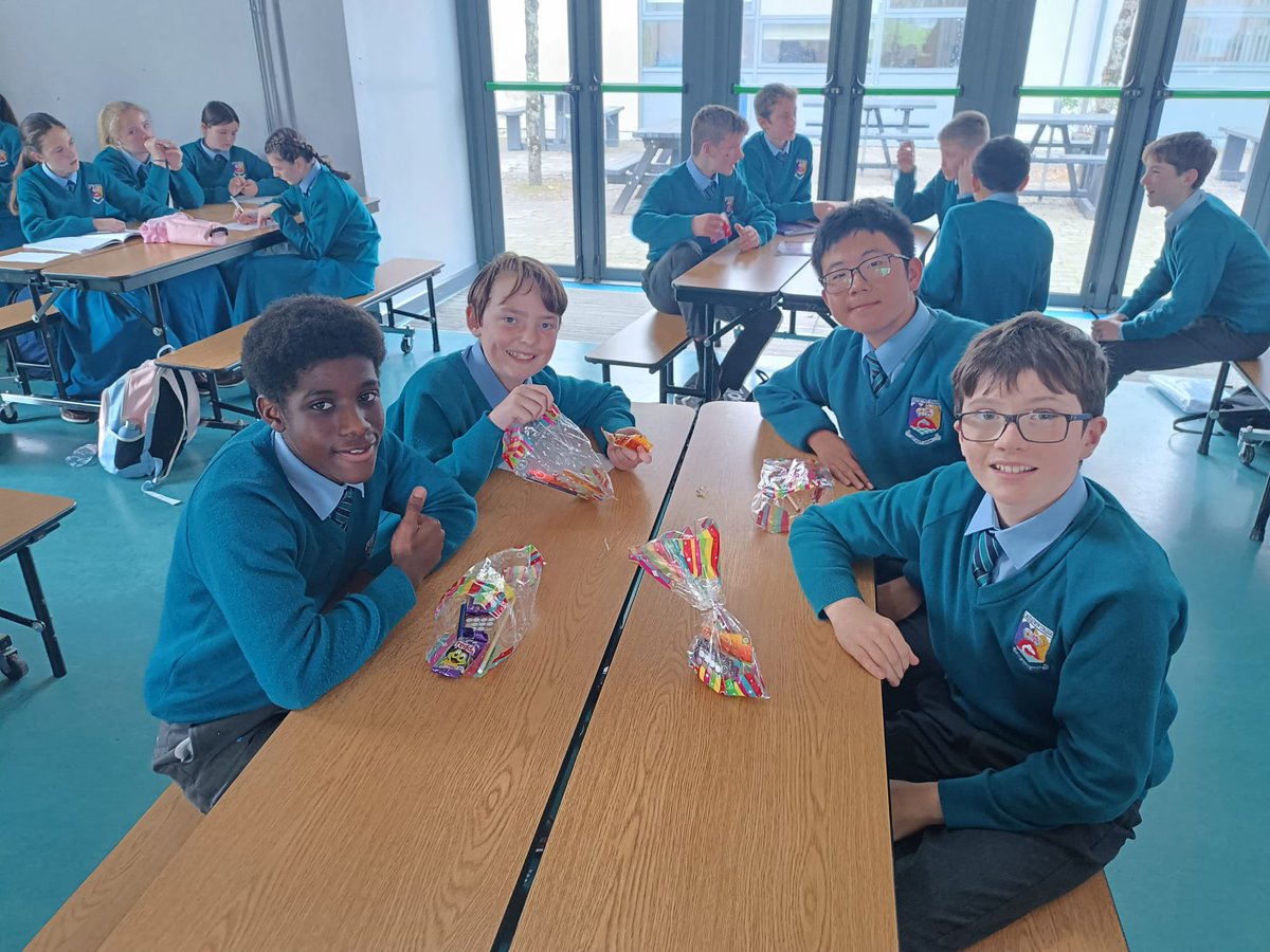 CastletroyC's tweet image. A fantastic way to end the week with over 200 first years competing in a whole year Maths Table Quiz, led by some of our fantastic transition year! #Mathsweek2023 #iusemaths